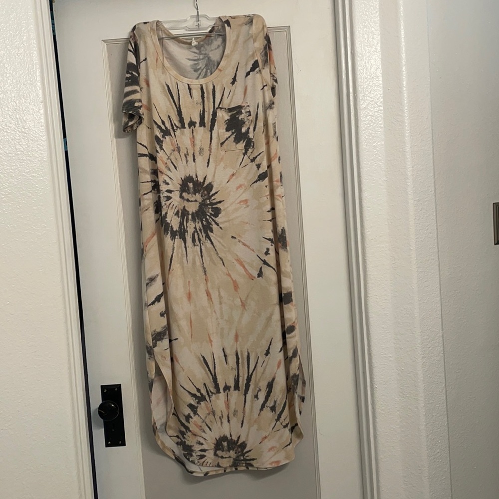 PinkBlush creme tie dye maternity dress